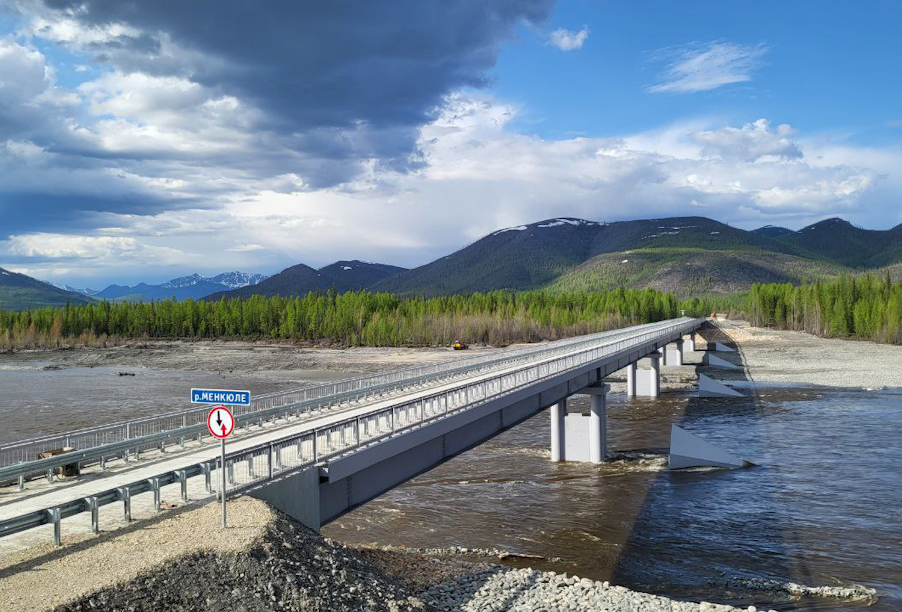В Якутии реконструировали мост через реку Менкюле